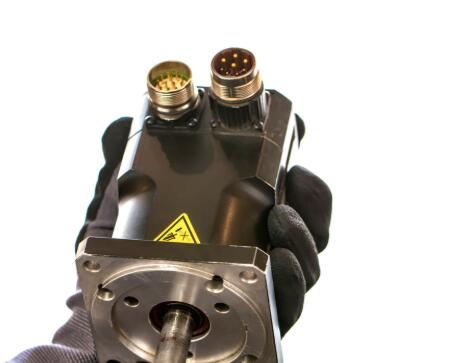 電動(dòng)機(jī)的轉(zhuǎn)子由哪三部分組成？核心構(gòu)造與功能全解析